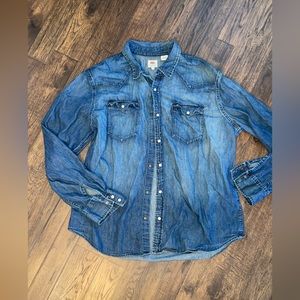 Size XXL. Denim snap pearl button up.